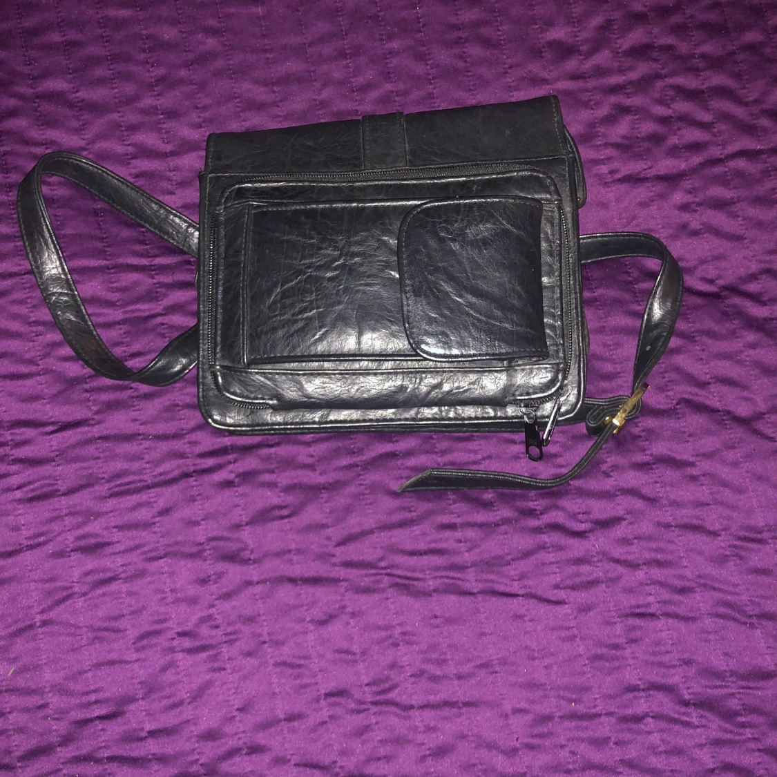 Svart superpraktisk skinnväska - 90