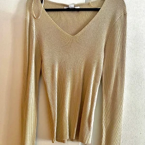 Beige tröja  - Fin oanvänd beige tröja från New Yorker 