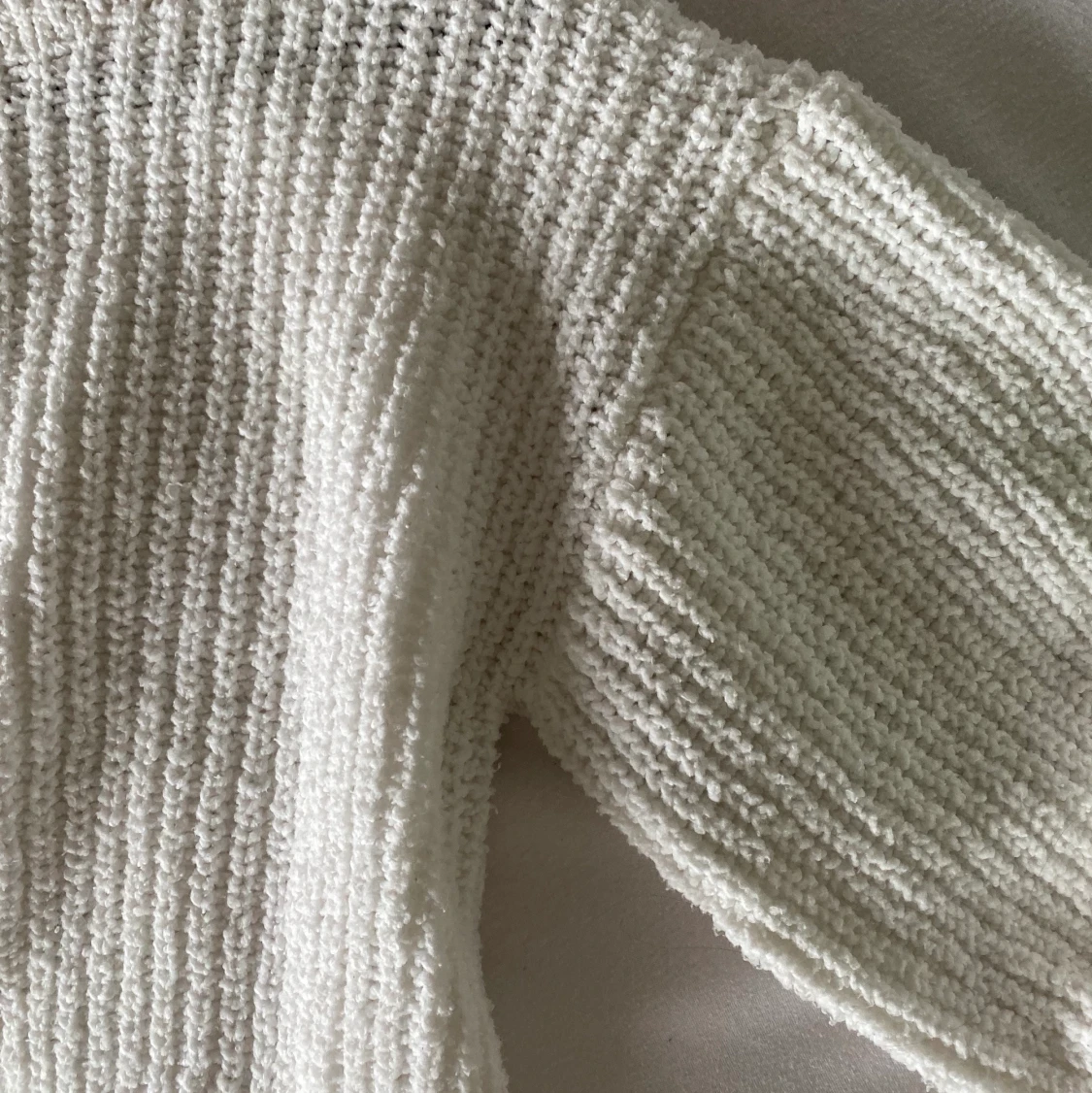 VIT STICKAD TRÖJA - 90