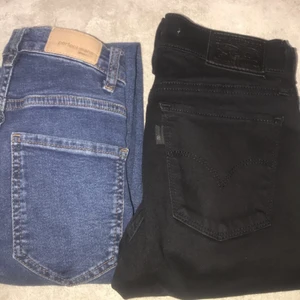 jeans - säljer 2 för 100kr ena är från gina tricot och andra från levis båda köptes väldigt dyrt 
