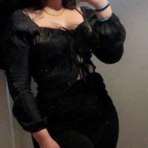 Topp - Jätte vacker blouse/topp som tyvärr va för liten för mig och därför inte kommit till användning 