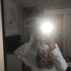 The cool elephant  - Hej! Säljer min  the cool elephant hoodie St:S  100+frakt