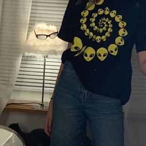 T-shirt - Skitsnygg lite oversize tisha äkta från Collusion <3 Superfint skick! Tror den är nån slags one Size men den är typ XS- S om du frågar mej<3