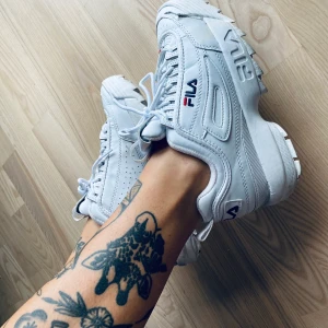 Fila disruptor II white  - Använda fila sneakers i storlek 40!