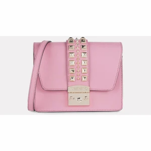 M Valentino Benedicte Rockstud  - Väska från Mario Valentino, köpt i vintras på SAKS San Fransisco. Använd fåtal gånger och i fint skick. Nypris ca 4000:- 