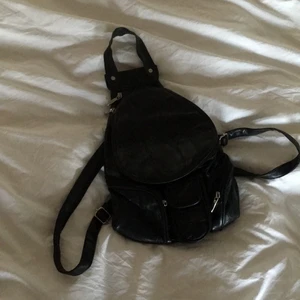  - Snygg mini ryggsäck, vintage! One-size. 50kr +frakt alternativt hämtas i Stockholm. 