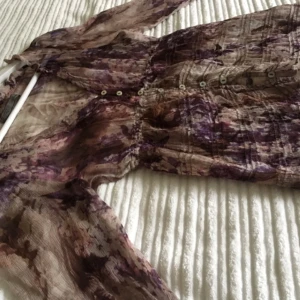  - Superfin, super kvinnlig seethrough blouse från Zara.