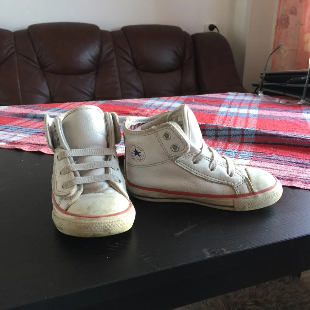 Barn skor converse  Sneakers storlek 24. Skor.