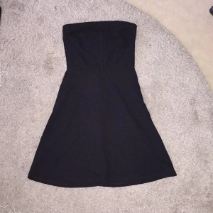  - A-linje formad klänning från Bershka. Aldrig använd