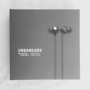  - Helt nya i obruten förpackning! Superbra och snygga in-ear-lurar som annars kostar 399:- Jag betalar frakt på dessa om affär, men kan även stämma träff i Stockholms innerstad❣️