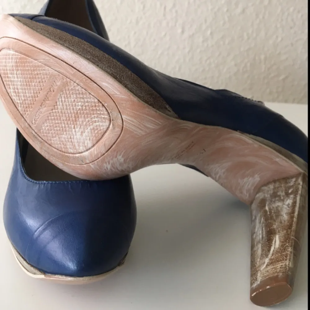 Costume National heels i skin. Helt ny. Storlek 37. . Skor.