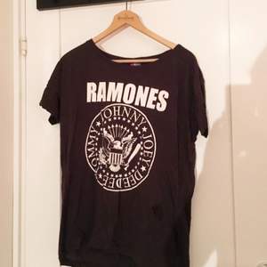 Oversize-tröja från hm med Ramones-tryck