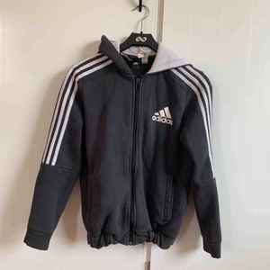  - Aidas tröja, svart. 