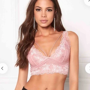  - Spetsig top, aldrig använd då den är helt ny med etiketten på!