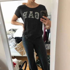  - Tröja från Gap, köpt i USA för två år sedan. Kan frakta eller mötas upp.