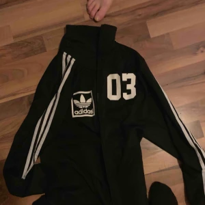  - Adidas tröja special edition, bra skick 