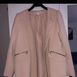  - Jacka lite använd. 