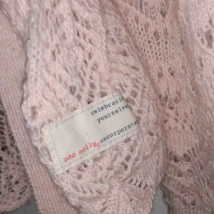  - Säljer nu min odd Molly kofta. Koftan är använd 3-4 gånger, är i väldigt fint sick. Koftan är i stl 2. ( stl M ) Ny kostar 1700kr Säljer min för 600