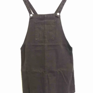  - Overall kjol i denim från Gina. Väldig söt!! Använt bara två gånger!! Storlek XS men passar även S-M