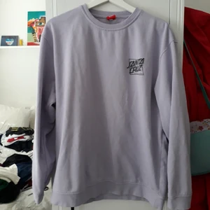  - Säljer min Santa Cruz tröja eftersom den inte kommer till användning. Köparen står för frakten men jag kan mötas upp i Kalmar området. Hör av dig om du är intresserad eller har frågor !! :D