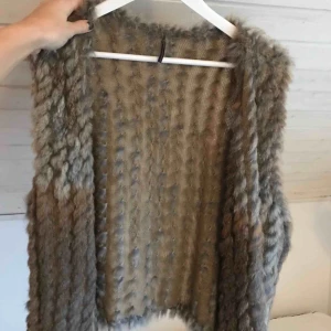  - Pälsväst i äkta päls köpt i cph!