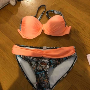  - Bikini i storlek M, oanvänd. 