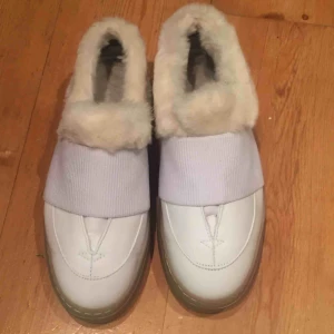  - Superfina mjuka och varma vinterskor från rodebjer. Endast använda en gång pga för stora. Nypris 2499kr. 