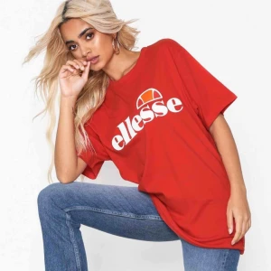  - Aldrig använd Ellesse röd tshirt köpt från Nelly för 349kr Står ej för frakt🥰