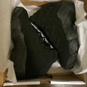  - Fila sneakers använda ett fåtal ggr. 