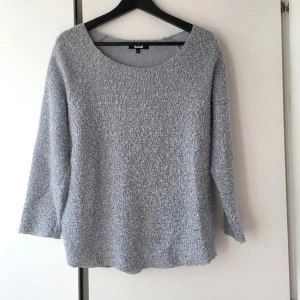  - Ljusblå, lurvig tröja från BIKBOK. Köparen står för frakten! Tar även emot betalning via swish!