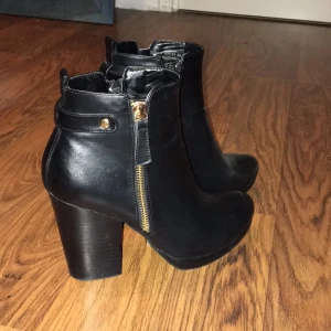  - Klackar från scorett, storlek 38. Använda endast 2 gånger. 