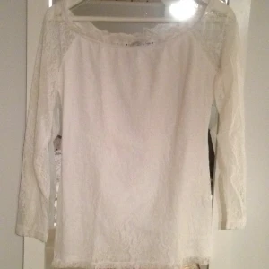  - Supersöt blus, aldrig använd!