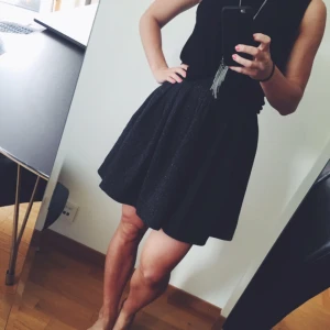  - Fin kjol från Monki, storlek 34, men passar upp till 38 som jag har! Använd en gång! 

💥Alla priser är INKLUSIVE PORTO. 💥
