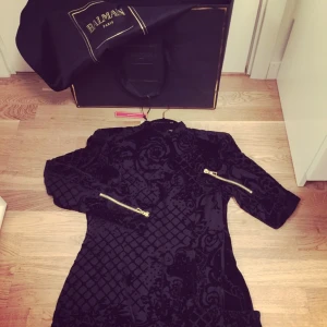  - Balmain klänning- några gånger använd. Fint skick. 