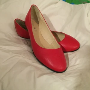  - Söta röda ballerina, använda två gånger inomhus 