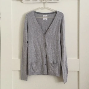  - Världens skönaste cardigan! Från Pull & Bear. Basic, passar till allt. Aldrig använd, nyskick. 