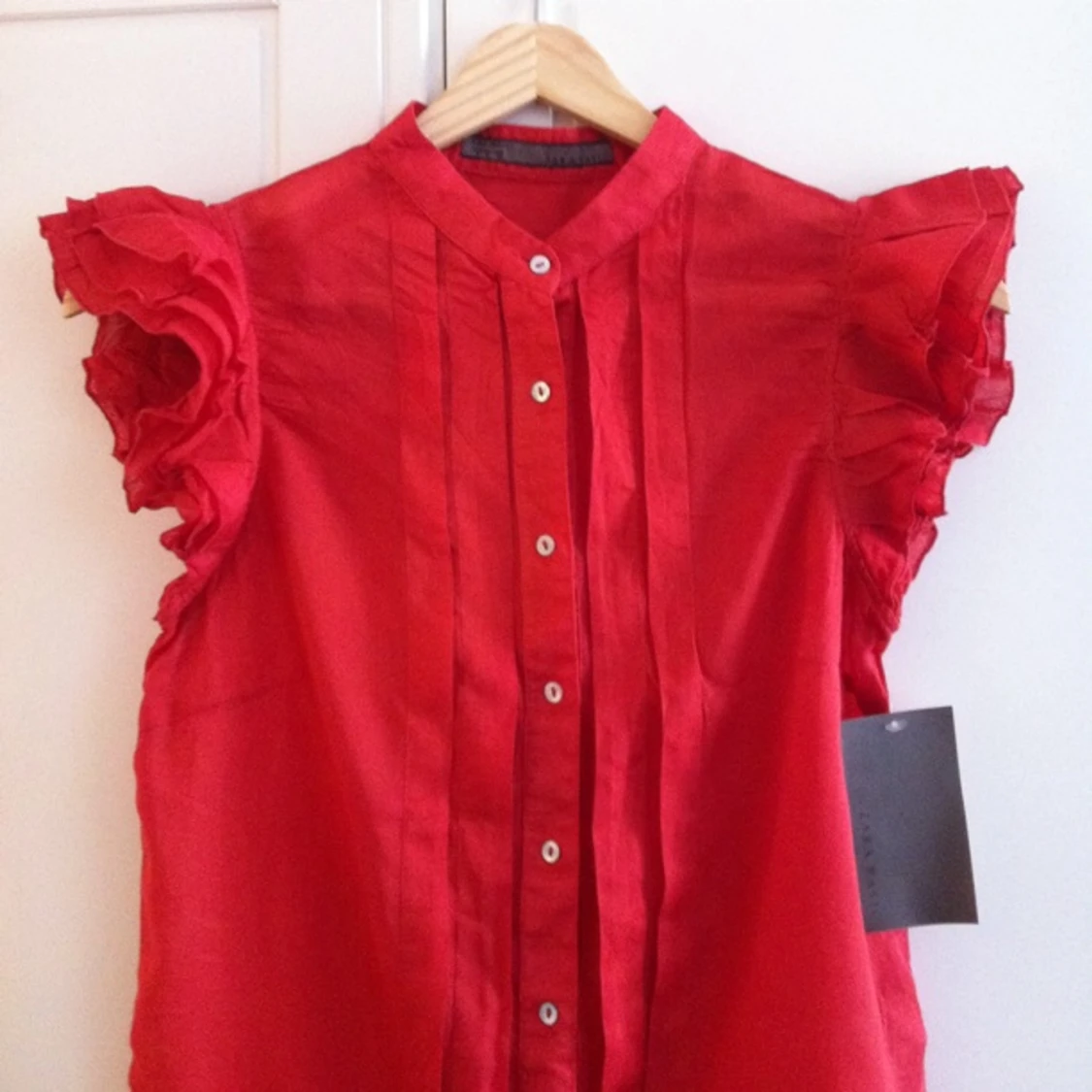 Röd blus från Zara. Volang på ärmarna. Aldrig använd. - 1380205280