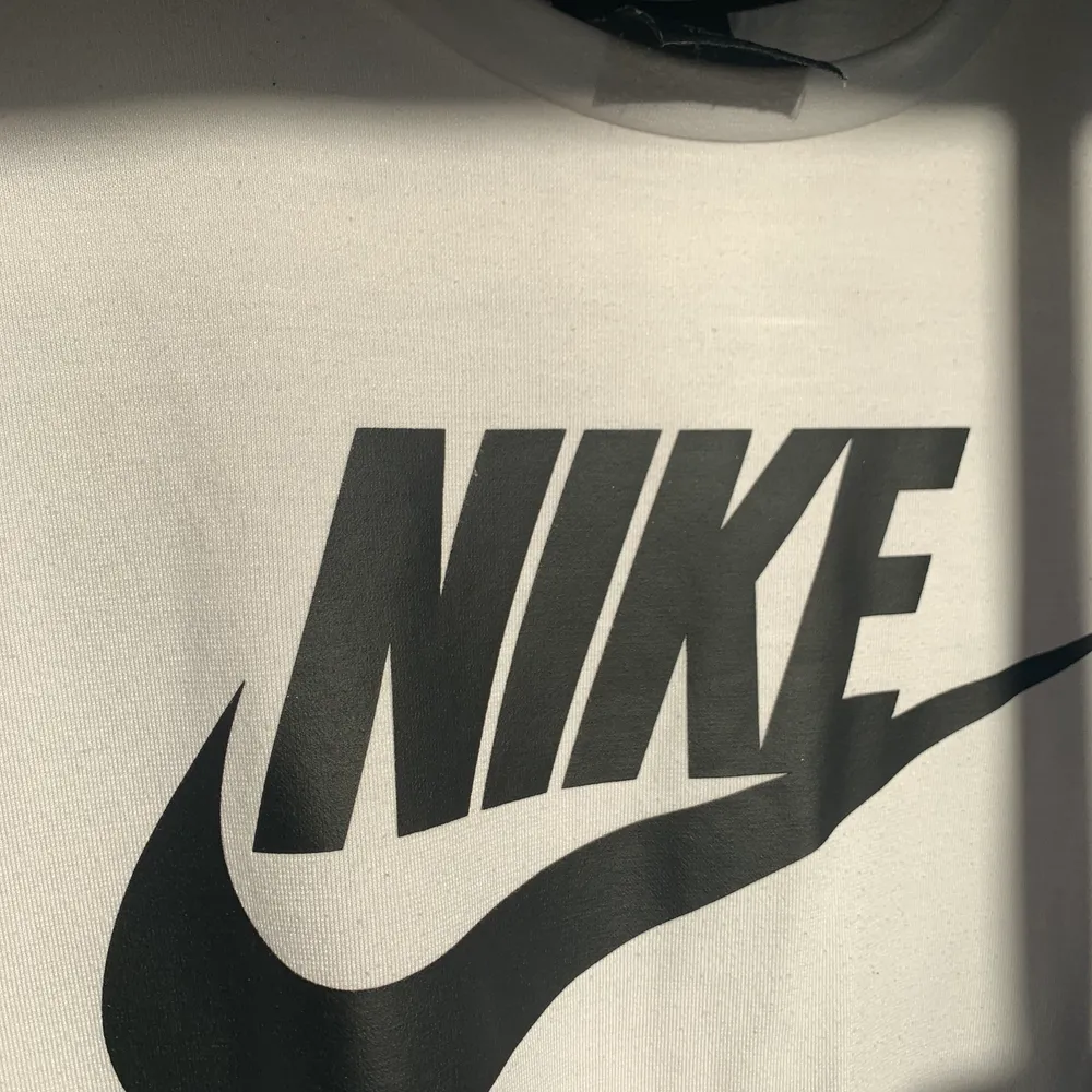Tränings t-shirt från Nike. Jätteskönt material som faller fint på kroppen. . T-shirts.