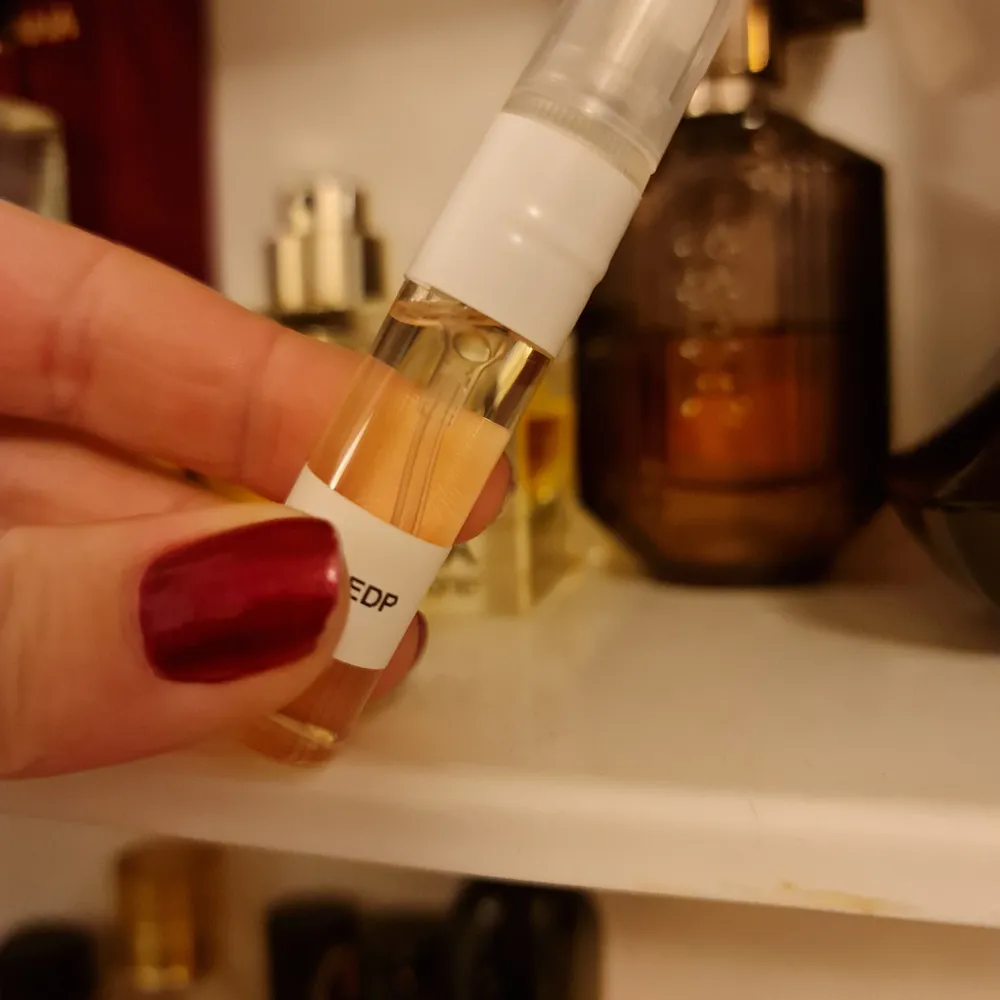 En 5 ml sprayflaska med äkta Baccarat Rouge 540 från Maison Francis Kurkdjian. Niche parfym för entusiasten. Skickar med 11 kr porto eller spårbart 49 kr.. Accessoarer.