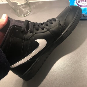 Nike Air Jordan storlek 46. - Säljer dessa i storlek 46, endast använda en gång. Ser helt nya ut!