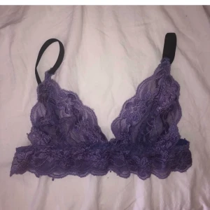Bralett💘 - En super fin och skön bralett i den snyggaste lila färgen!🤩  pris kan diskuteras 