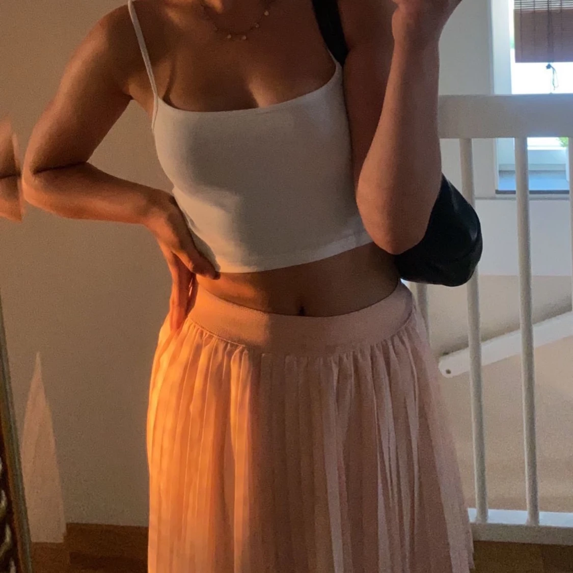  plisserad ljusrosa kjol (till vänster) - 90