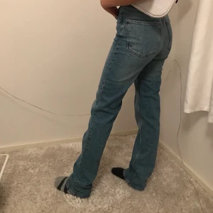 Asos w26 L36 - Säjer ett par aldrig använda byxor från Asos. Dem är från Tall sektionen men modellen är 161 och dem sitter fint även på henne! Säljer då dem tyvärr är för små för mig. Fraktar eller möts upp i Stockholm :) Buda i kommentarerna:) 