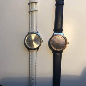 Två grymt fina klockor som båda fungerar och är enkla att matcha andra kläder till. Man kan köpa båda för 150kr (eller en för 75kr såklart)