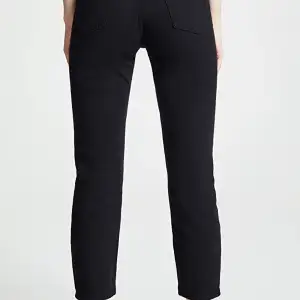 Säljer nu mina skitsnygga levis wedgie jeans pga viktuppgång. Modellen lyfter rumpan sjukt snyggt!! Använda ett fåtal gånger, nyskick!!!  Storlek w.24 och mycket stretchiga så passar både XS och S. 