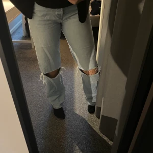 Junkyard jeans  - Trendiga Junkyard jeans! Säljer då de är alldeles för stora men super fina💓⚡️250 kr inklusive frakt🤛🏻