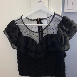 Kortärmad topp/blus - Storlek M, använd 1 gång