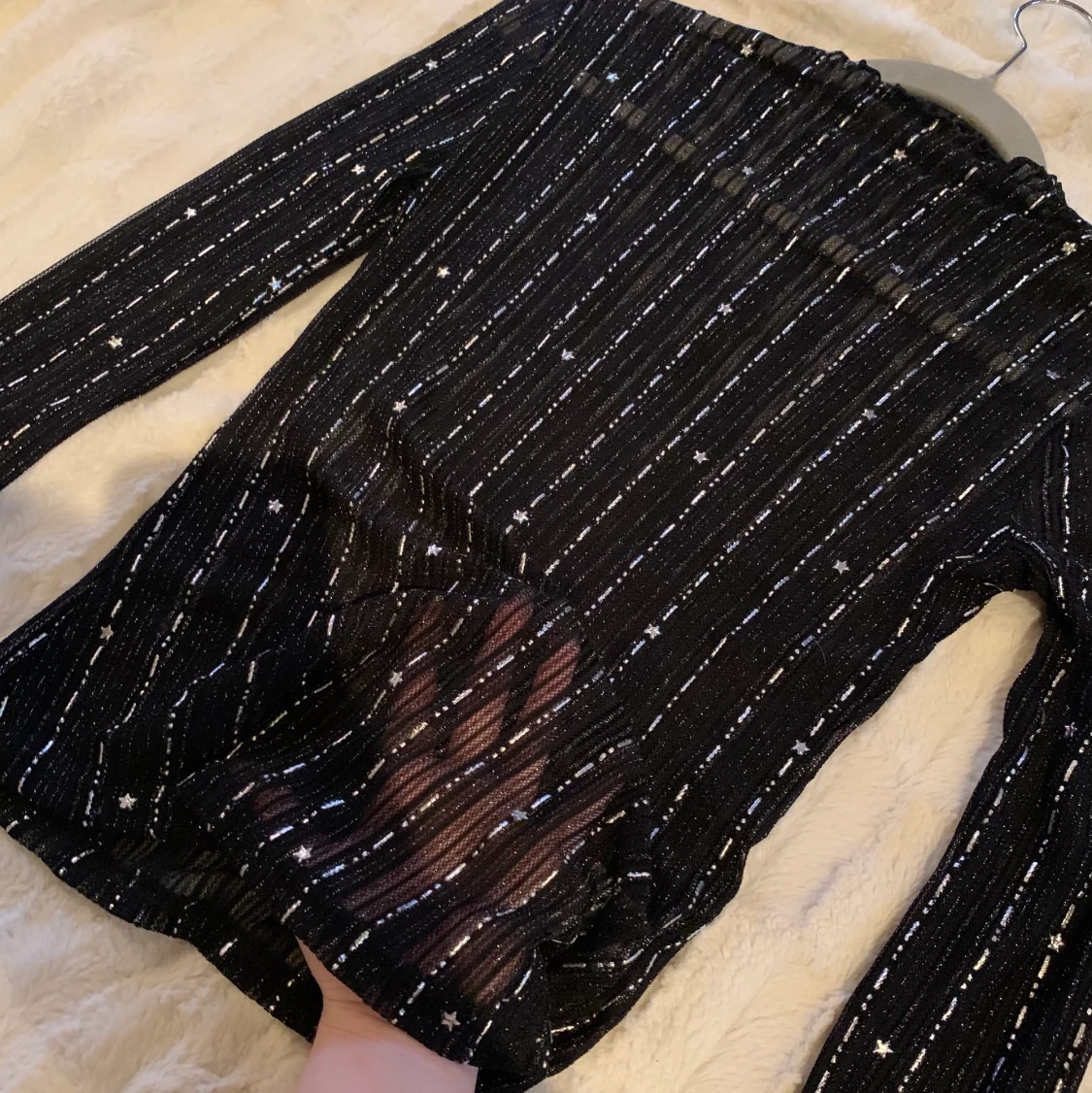 Snygg svart och glittrig tröja - 91