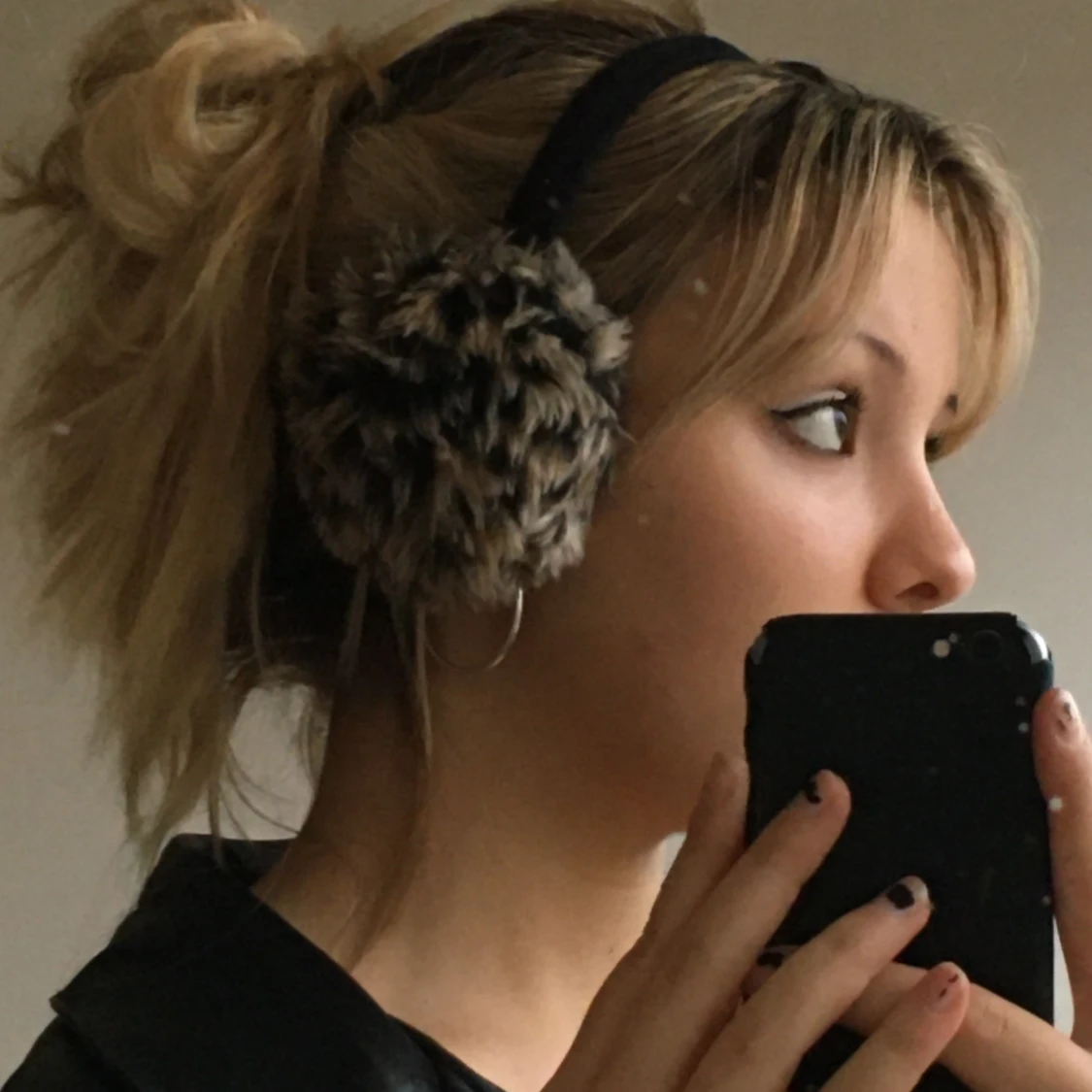 öronmuffar i leopardmönster 