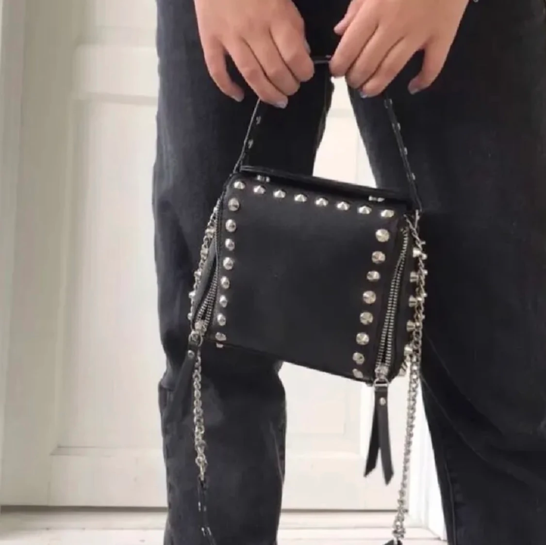 Zara väska med nitar - 90